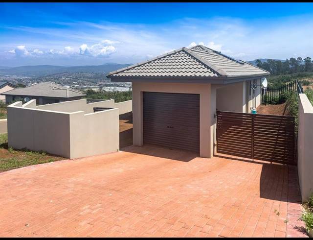 2 BEDROOM TOWNHOUSE FOR SALE IN BISHOPSTOWE